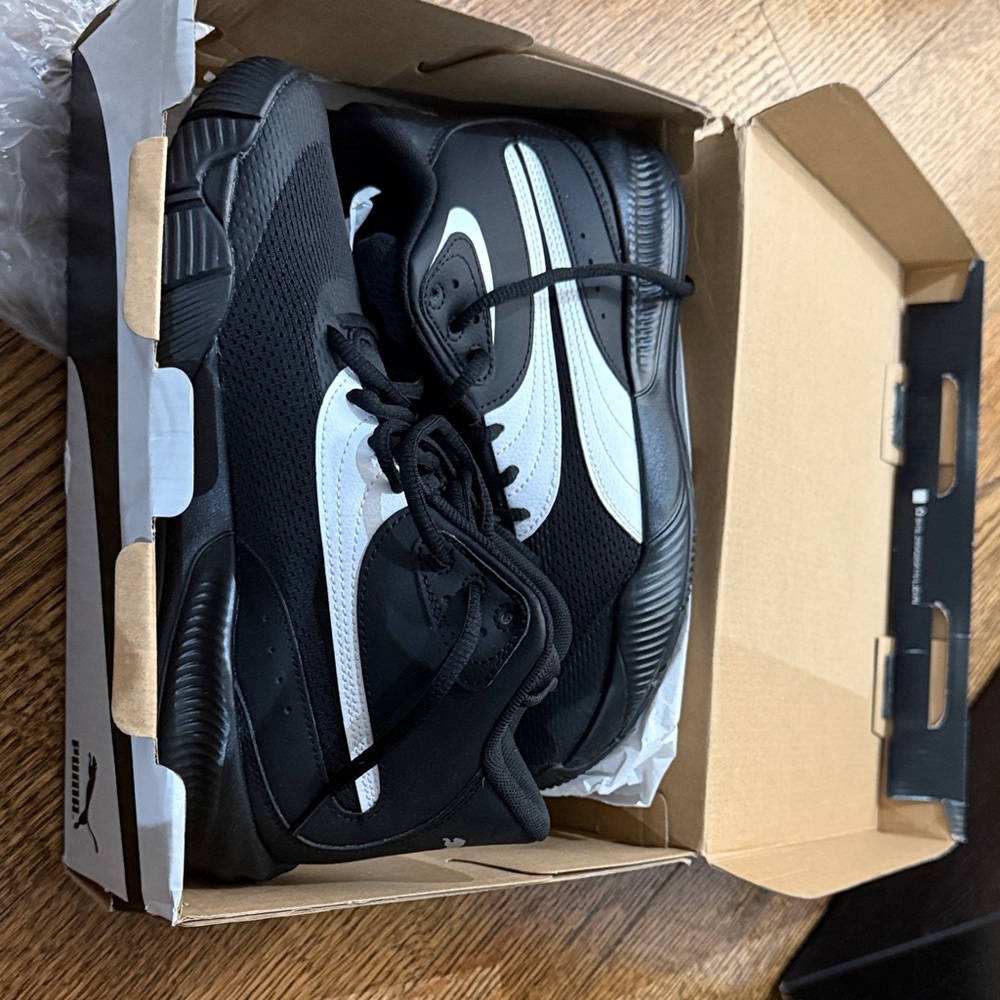 Puma Men's Dynamic Black and White Sneakers